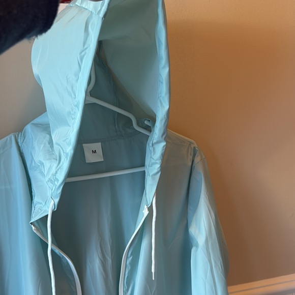 LN RAINCOAT SUOER LIGHTWEIGHT HOOD POCKETS BUNGEES TO ADJUST, SIZE MEDIUM - Picture 14 of 17